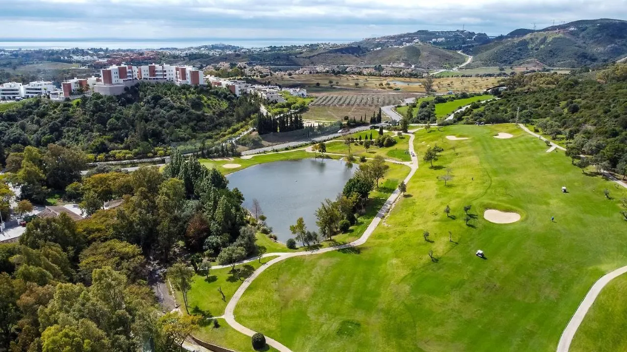 Apartment El Lago De Los Arqueros 2 Bedrooms Penthouse En Benahavis