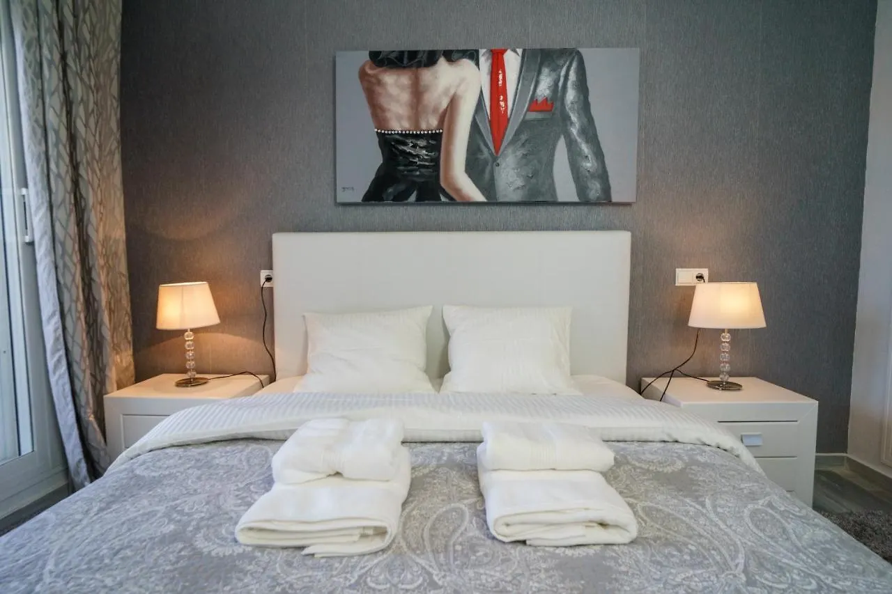 Apartment El Lago De Los Arqueros 2 Bedrooms Penthouse En Benahavis