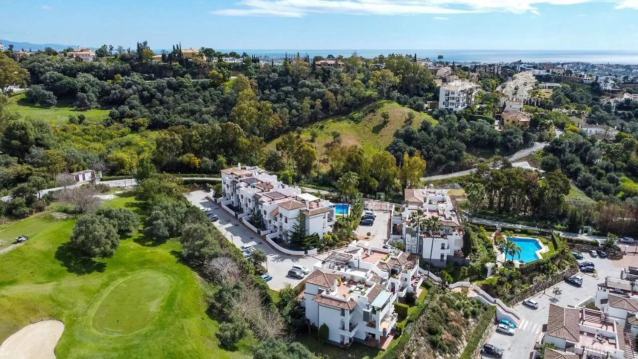 Apartment El Lago De Los Arqueros 2 Bedrooms Penthouse En Benahavis