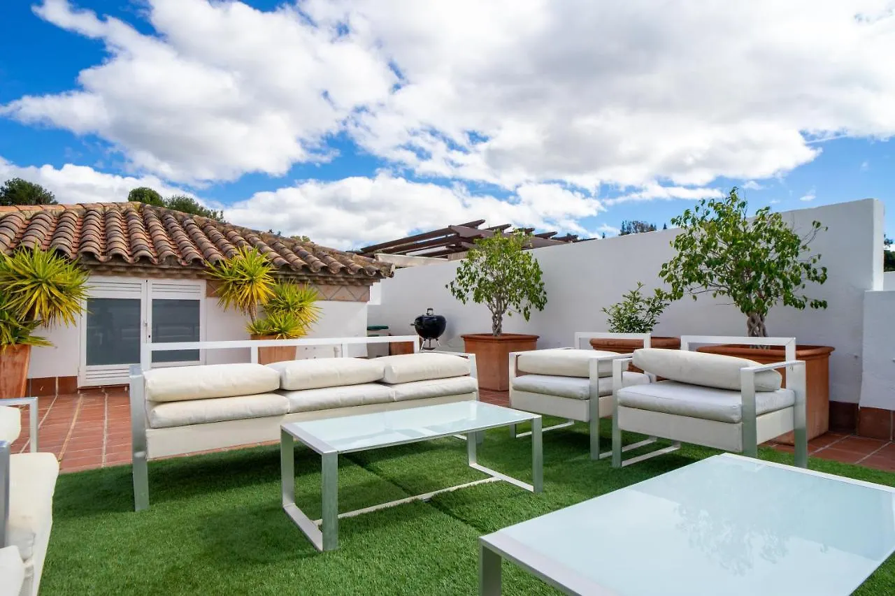 El Lago De Los Arqueros 2 Bedrooms Penthouse En Benahavis Apartment