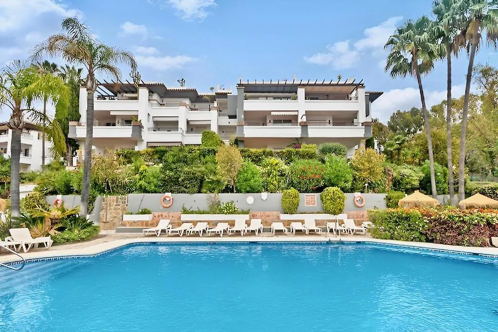 El Lago De Los Arqueros 2 Bedrooms Penthouse En Benahavis